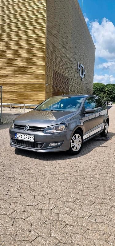 Grau Gebraucht 2010 VW Polo Limousine | 2.800 € (Superpreis) - Bild 1/4