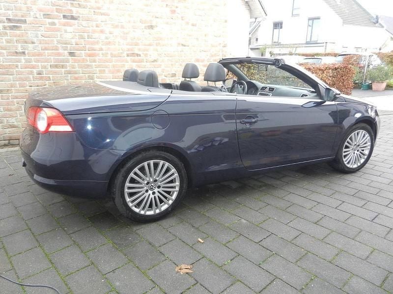 Gebraucht VW Eos 122 PS (89 kW) 2009 Blau Cabrio