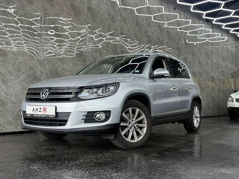 Silber Gebraucht 2015 VW Tiguan LOUNGE SUV | 9.900 € (Guter Preis) - Bild 1/4