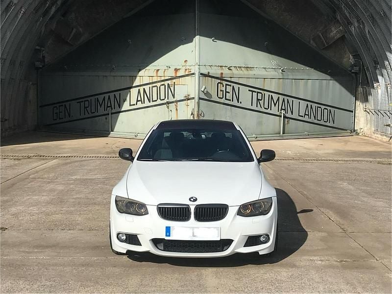 Weiß Gebraucht 2011 BMW 320 M Sport Coupé | 7.700 € (Superpreis) - Bild 1/4