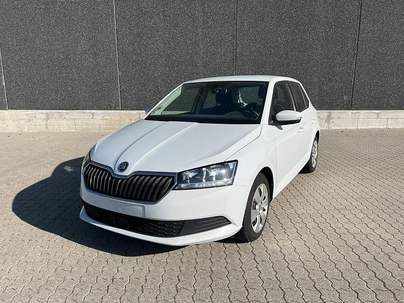 Weiß Gebraucht 2018 Skoda Fabia Ambition Kleinwagen | 8.300 € (Guter Preis) - Bild 1/4