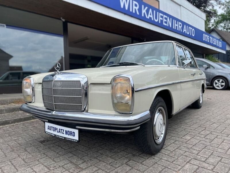 Weiß Gebraucht 1970 Mercedes 220 Limousine | 6.499 € - Bild 1/4