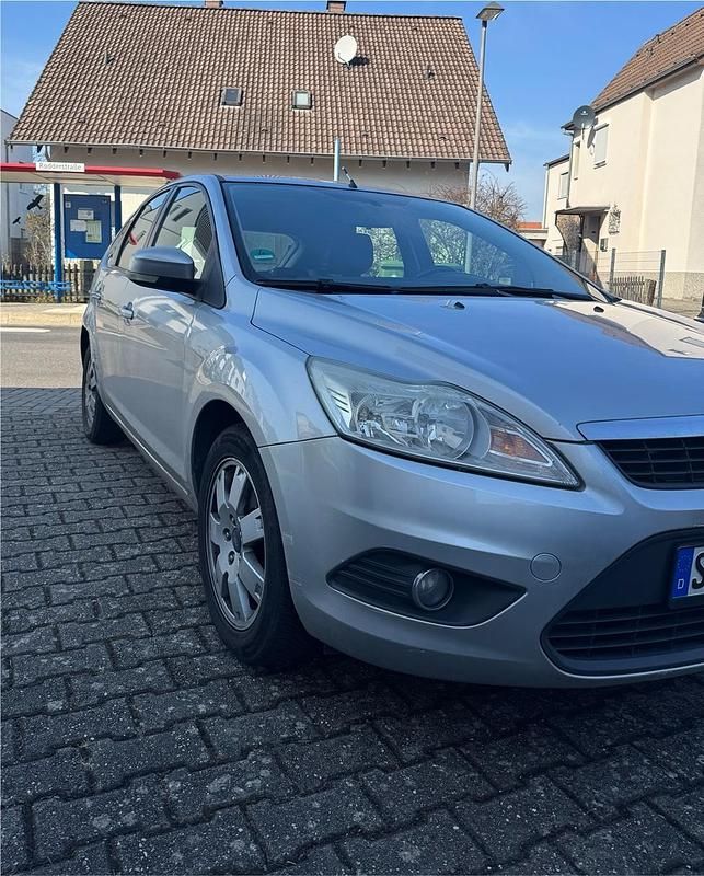 Gebraucht Ford Focus 101 PS (74 kW) 2018 Silber Limousine