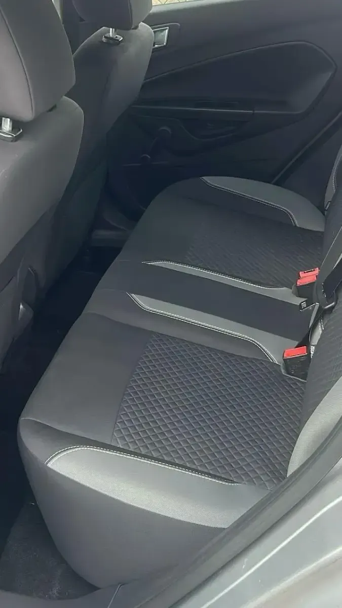 Usata Ford Fiesta 80 CV (58 kW) 2016 Argento Utilitaria