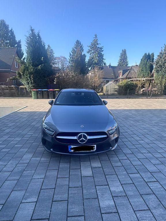 Gebraucht Mercedes A180 116 PS (85 kW) 2020 Grau Limousine