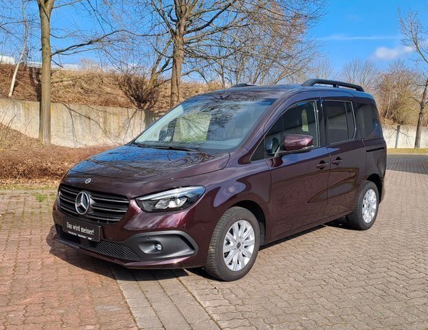 Rot Gebraucht 2021 Mercedes T180 Progressive Van / Kleinbus | 29.950 € (Etwas zu teuer) - Bild 1/4