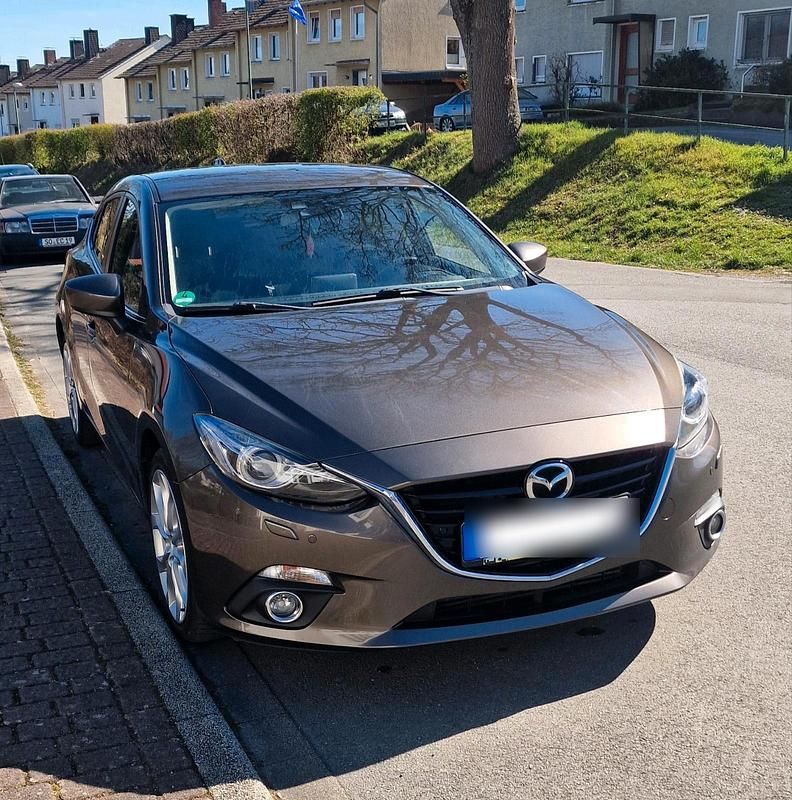 Braun Gebraucht 2015 Mazda 3 Sports-Line Limousine | 9.000 € (Etwas zu teuer) - Bild 1/4