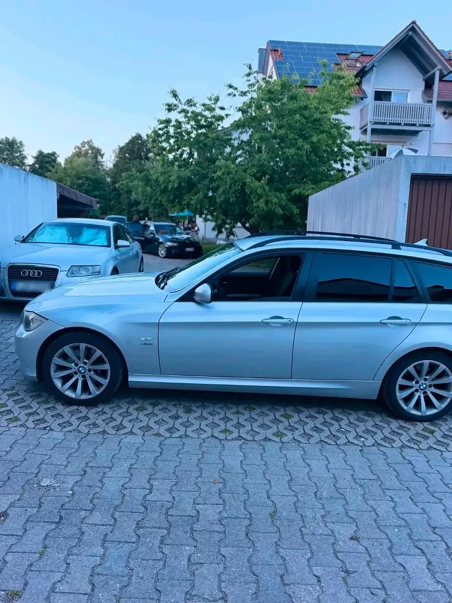 Gebraucht BMW 320 177 PS (130 kW) 2009 Grau Kombi