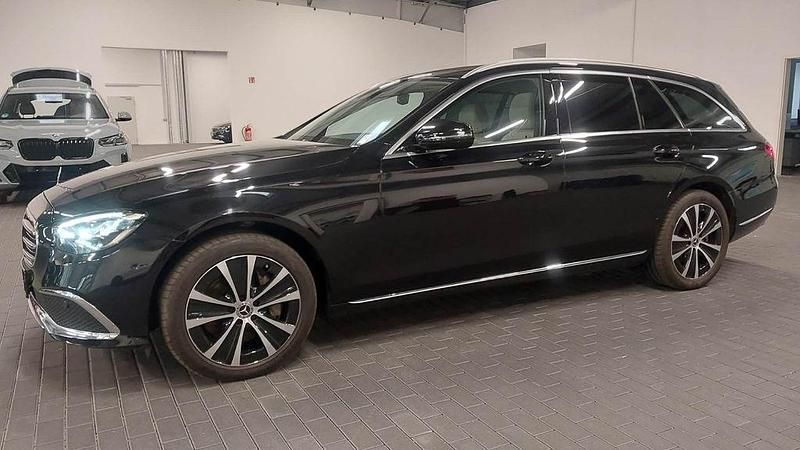 Schwarz Gebraucht 2022 Mercedes E300 Exclusive Limousine | 34.890 € (Superpreis) - Bild 1/3