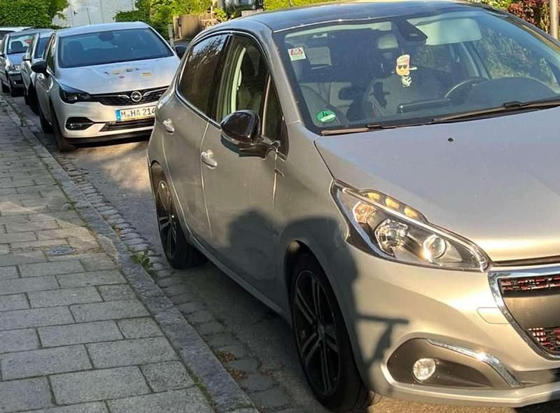 Gebraucht Peugeot 208 Allure 110 PS (80 kW) 2017 Kleinwagen