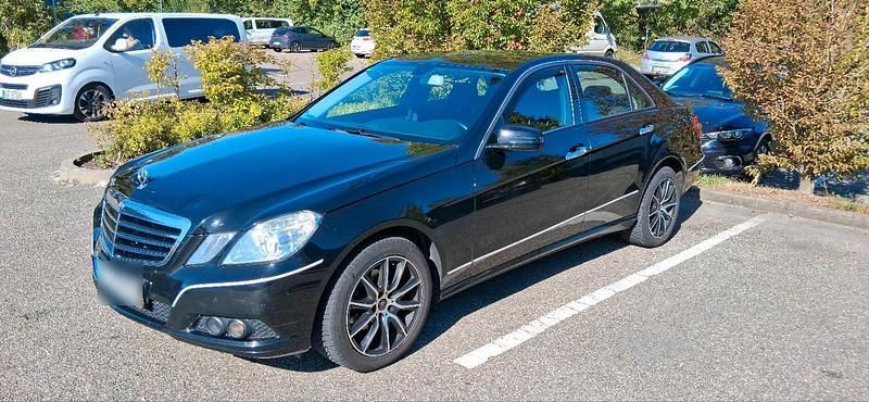Schwarz Gebraucht 2011 Mercedes E200 Limousine | 5.500 € (Superpreis) - Bild 1/4
