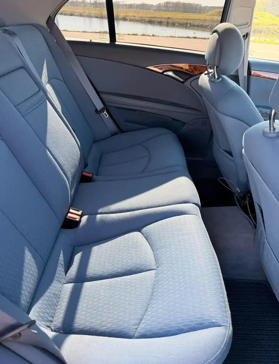 Second-hand Mercedes E200 163 CP (119 kW) 2003 Argintiu Berlinǎ