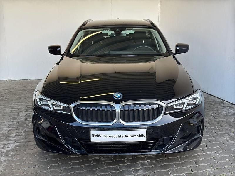 Schwarz Gebraucht 2022 BMW 320e Kombi | 27.640 € (Guter Preis) - Bild 1/4