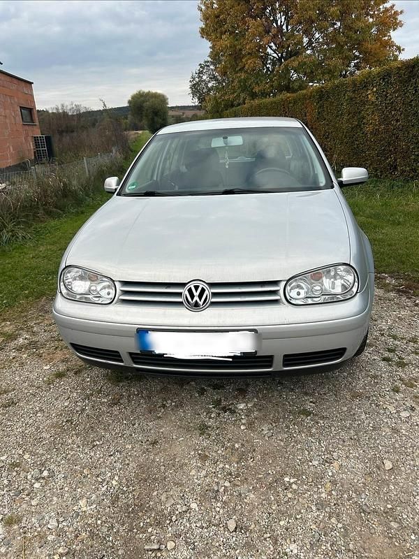 Grau Gebraucht 2000 VW Golf IV Kleinwagen | 2.600 € (Fairer Preis) - Bild 1/4