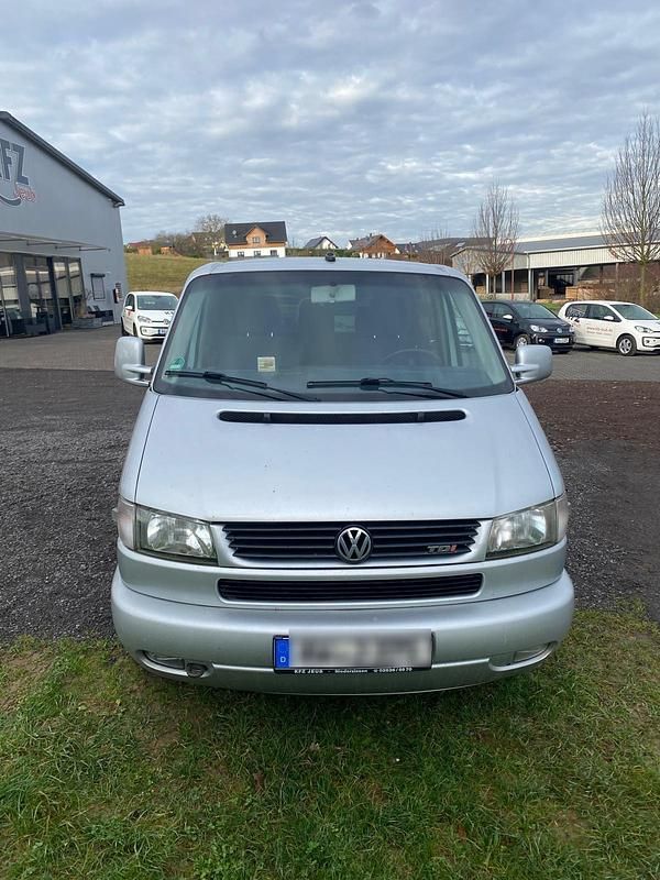 Silber Gebraucht 2002 VW Caravelle Van / Kleinbus | 8.885 € (Fairer Preis) - Bild 1/4