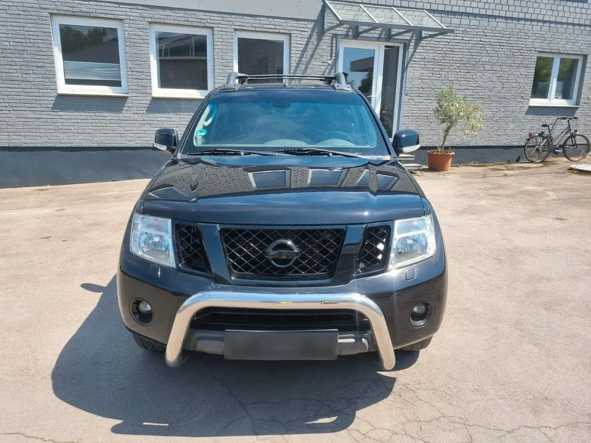 Gebraucht Nissan Navara 190 PS (139 kW) 2010 Schwarz Pickup