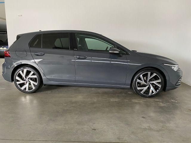 Gebraucht VW Golf VII United 150 PS (110 kW) 2021 B0 delfingrau metallic Kleinwagen