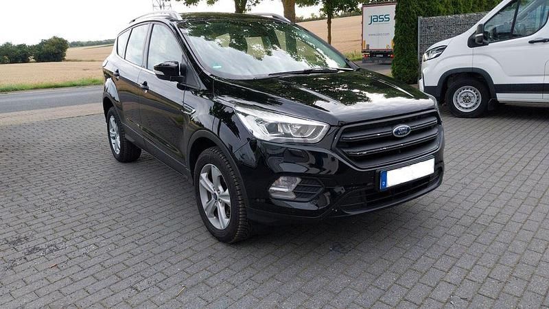 Schwarz Gebraucht 2019 Ford Kuga Titanium SUV | 15.900 € (Superpreis) - Bild 1/4