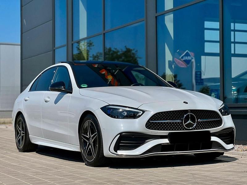 Weiß Gebraucht 2021 Mercedes C300 AMG Limousine | 37.800 € (Teuer) - Bild 1/4