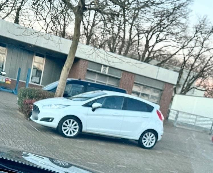 Gebraucht Ford Fiesta Titanium 125 PS (91 kW) 2017 Weiß Limousine