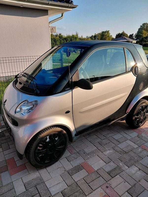 Schwarz Gebraucht 2005 Smart ForTwo Coupé Coupé | 2.300 € (Fairer Preis) - Bild 1/4
