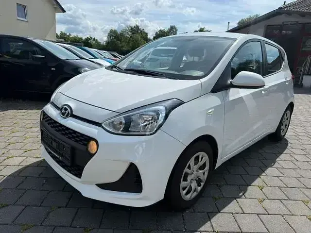 Gebraucht Hyundai i10 Trend 67 PS (49 kW) 2019 Weiß Kleinwagen