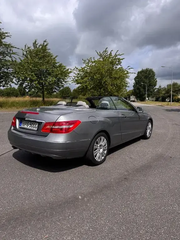 Gebraucht Mercedes E200 Avantgarde 184 PS (135 kW) 2012 Grau Cabrio