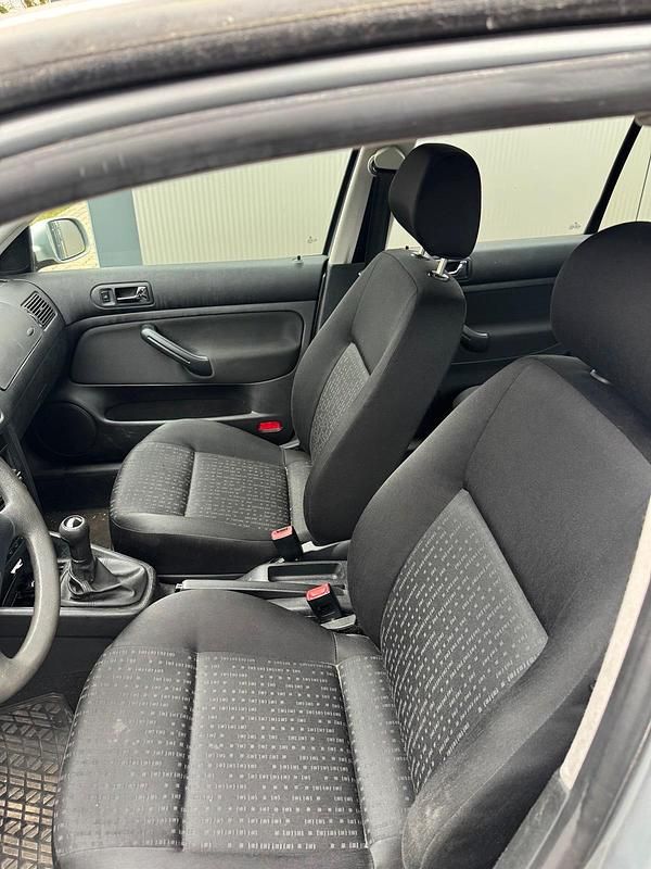 Usata VW Golf IV 75 CV (55 kW) 2002 Argento Utilitaria