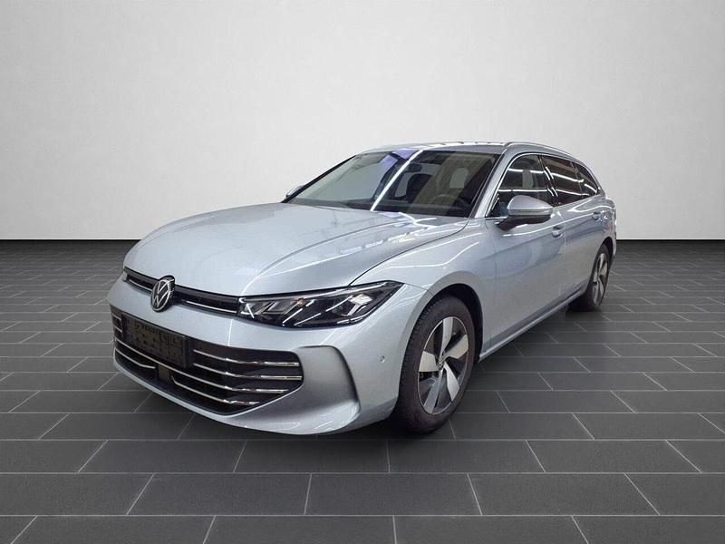 Oyster silver metallic (metallic) Gebraucht 2025 VW Passat Business Kombi | 32.950 € (Guter Preis) - Bild 1/4