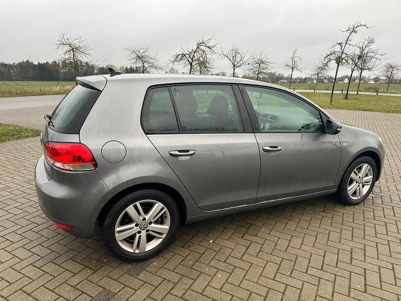 Gebraucht VW Golf VII Match 105 PS (77 kW) 2012 Grau Limousine