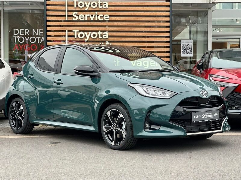 Grün Neu 2025 Toyota Yaris Plus Limousine | 31.990 € (Etwas zu teuer) - Bild 1/4