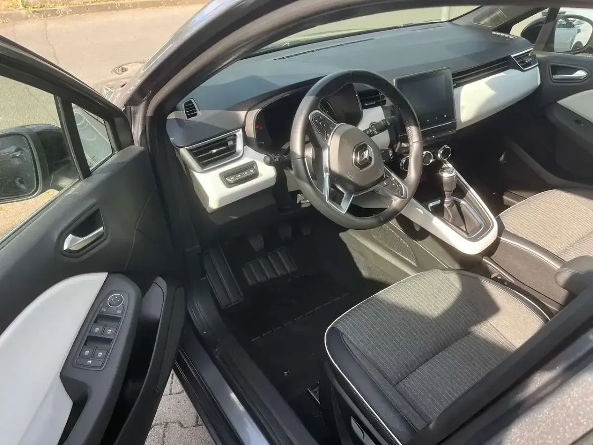 Gebraucht Renault Clio V Techno 91 PS (66 kW) 2023 Grau Kleinwagen