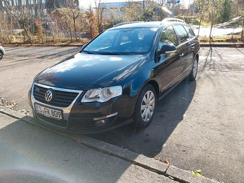 Schwarz Gebraucht 2010 VW Passat Sportline Kombi | 5.900 € (Teuer) - Bild 1/4