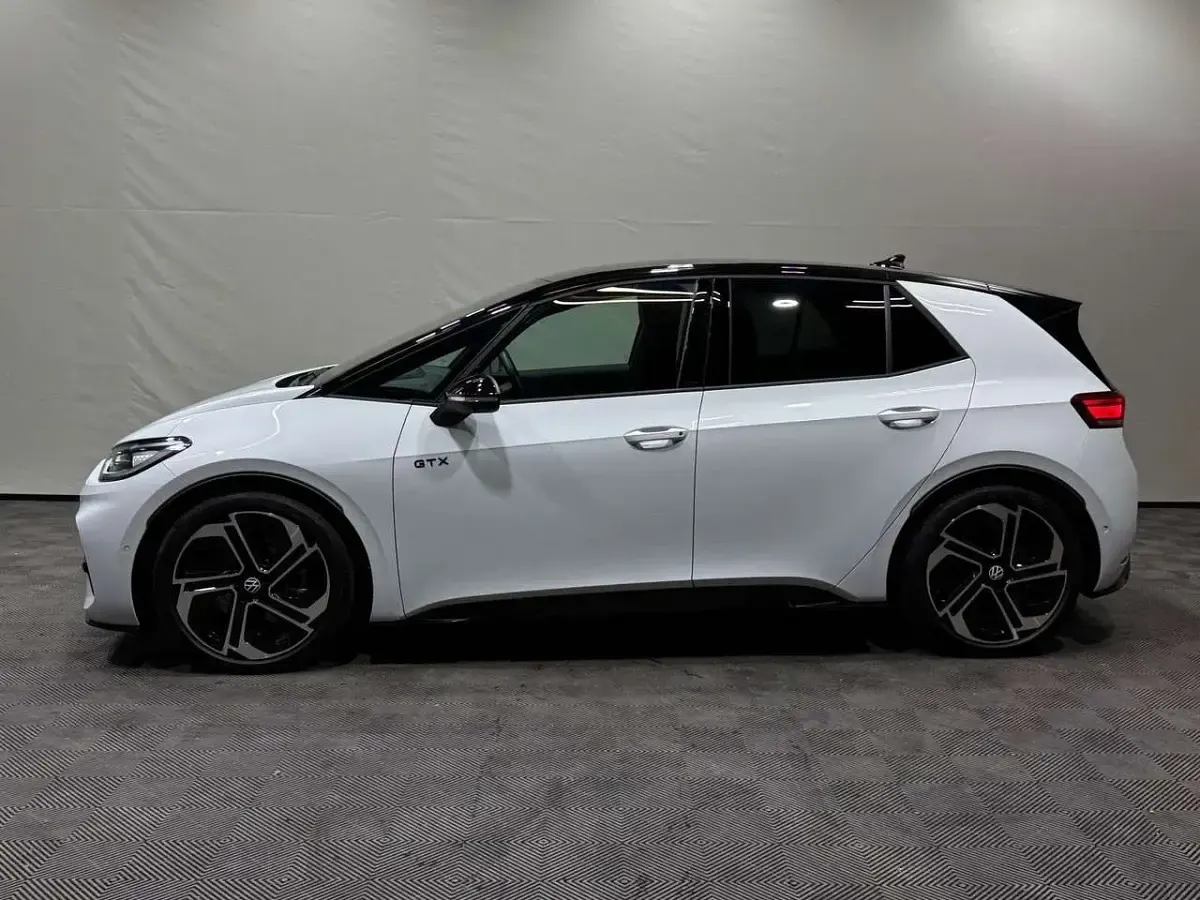 Gebraucht VW ID.3 GTX 239 kW (326 PS) 2025 Gletscherweiß metallic Kleinwagen
