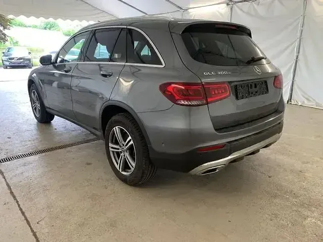 Gebraucht Mercedes GLC300e 211 PS (155 kW) 2021 Selenitgrau  metalliclack SUV
