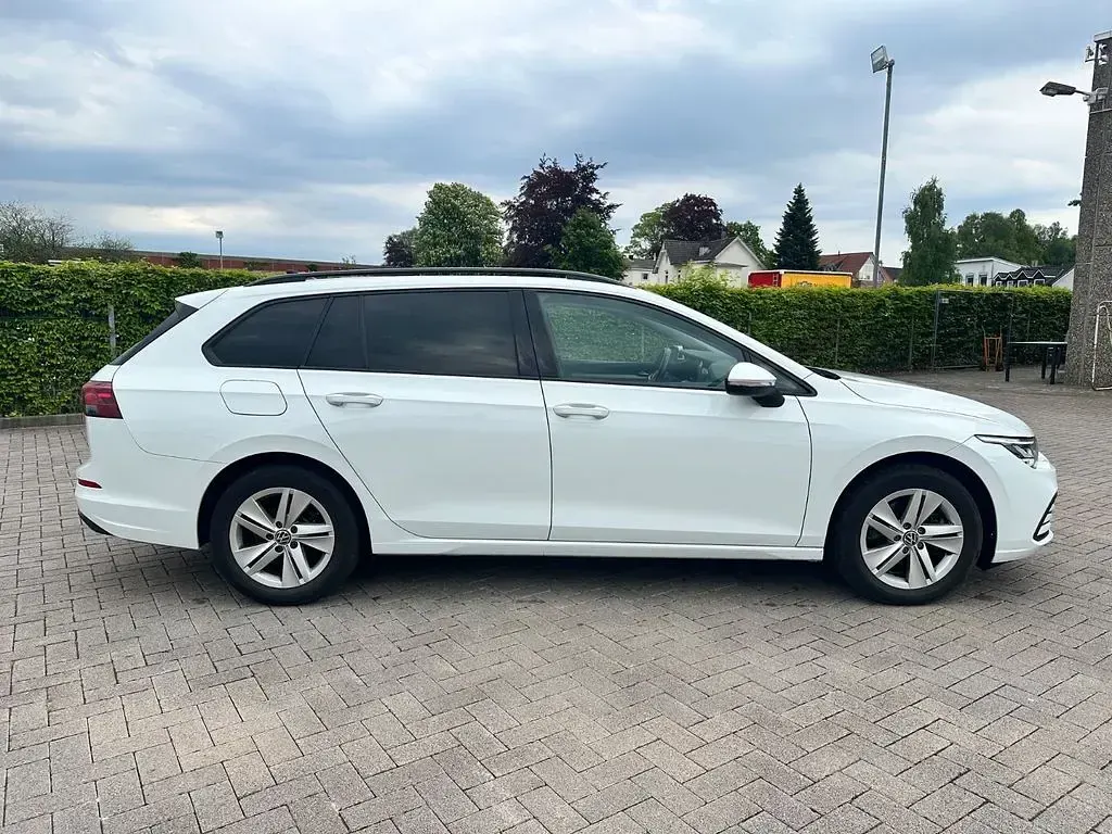 Gebraucht VW Golf VIII Life 116 PS (85 kW) 2023 Weiß Limousine