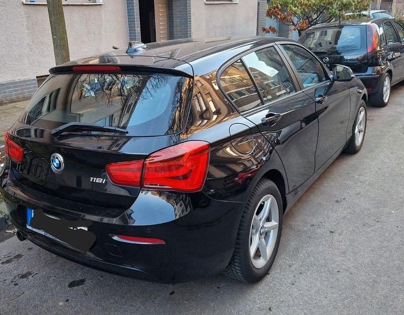 Gebraucht BMW 116 Advantage 109 PS (80 kW) 2016 Schwarz Kleinwagen