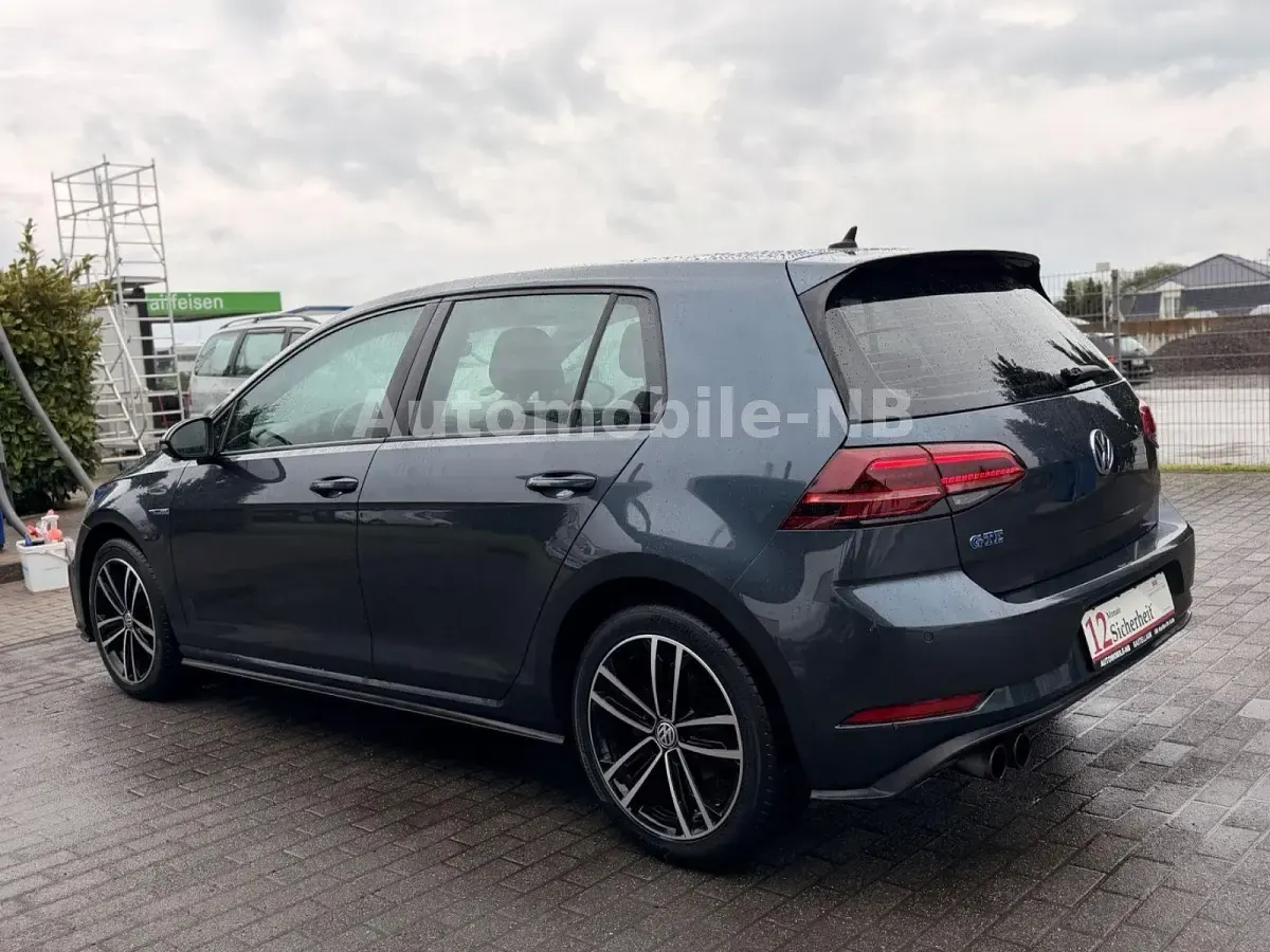 Second-hand VW Golf VII GTE 150 CP (110 kW) 2018 Albastru Berlinǎ