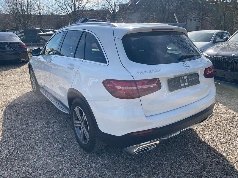 Gebraucht Mercedes GLC250 204 PS (150 kW) 2016 Weiß SUV