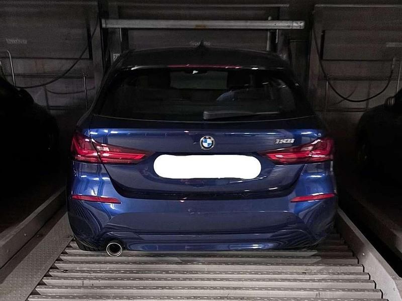 Blau Gebraucht 2020 BMW 118 Advantage Kleinwagen | 18.500 € (Guter Preis) - Bild 1/4