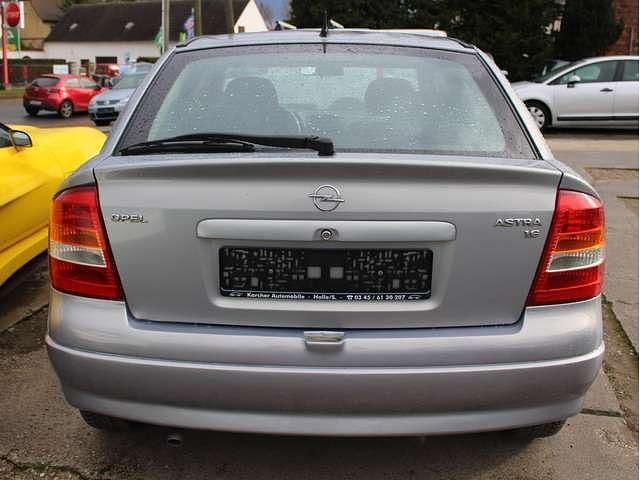 Gebraucht Opel Astra Comfort 101 PS (74 kW) 2002 Silber Limousine