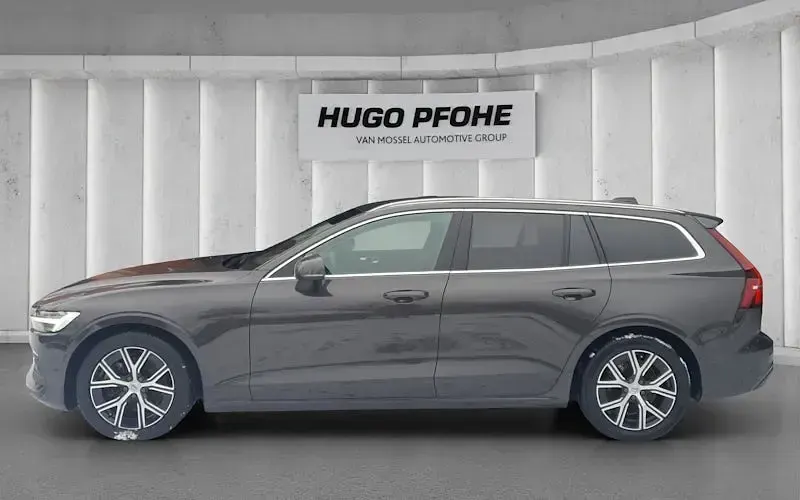 Gebraucht Volvo V60 Core 163 PS (119 kW) 2023 Grau Kombi
