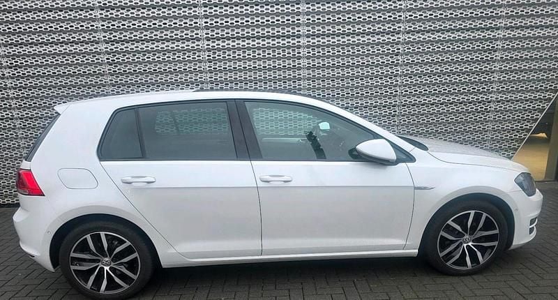 Weiß Gebraucht 2014 VW Golf VII Kombi | 11.000 € (Fairer Preis) - Bild 1/4
