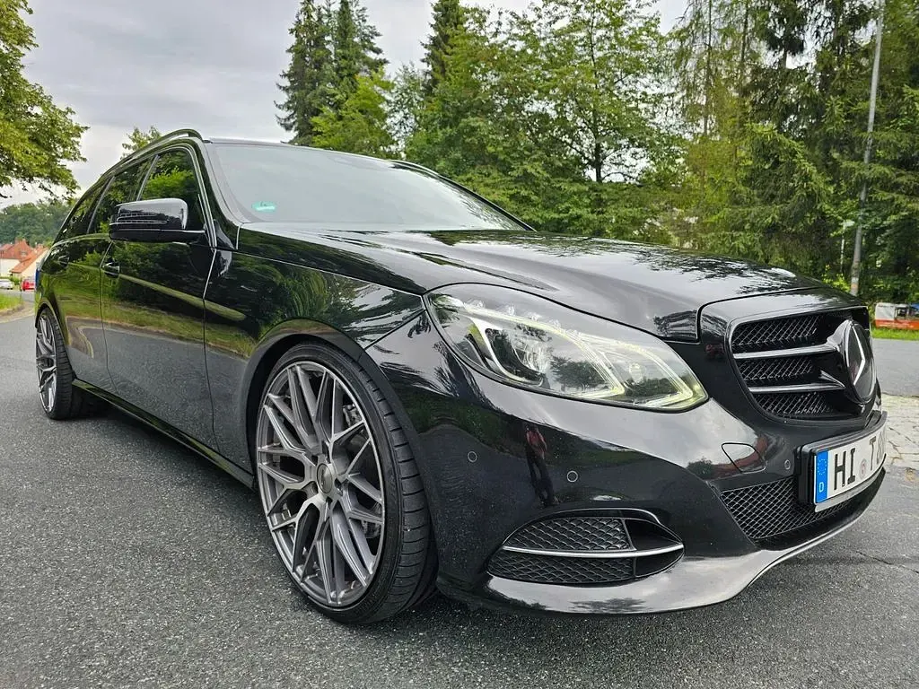 Gebraucht Mercedes E250 204 PS (150 kW) 2014 Schwarz Limousine