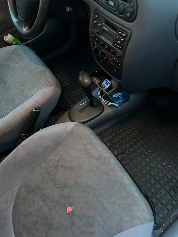 Rot Gebraucht 1997 Ford Fiesta Kombi | 800 € (Guter Preis) - Bild 1/4