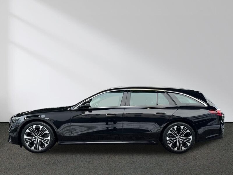 Gebraucht Mercedes E220 Avantgarde 197 PS (144 kW) 2024 Schwarz Limousine