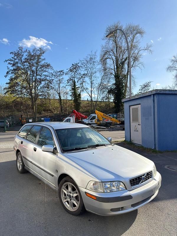 Gebraucht Volvo V40 122 PS (89 kW) 2003 Grau Kombi