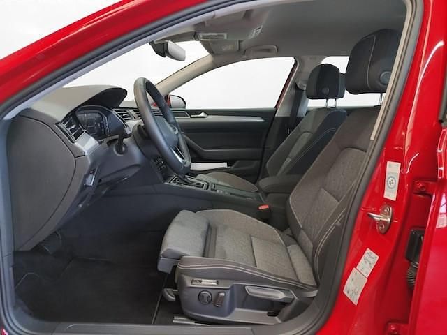 Gebraucht VW Passat Business 122 PS (89 kW) 2023 Tornadorot Kombi