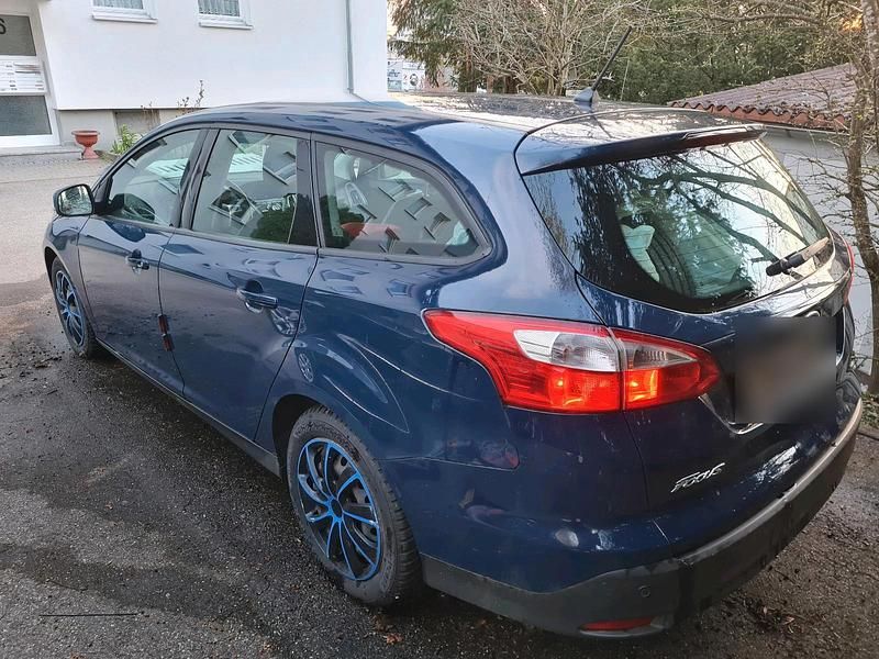 Gebraucht Ford Focus 115 PS (84 kW) 2014 Blau Kombi