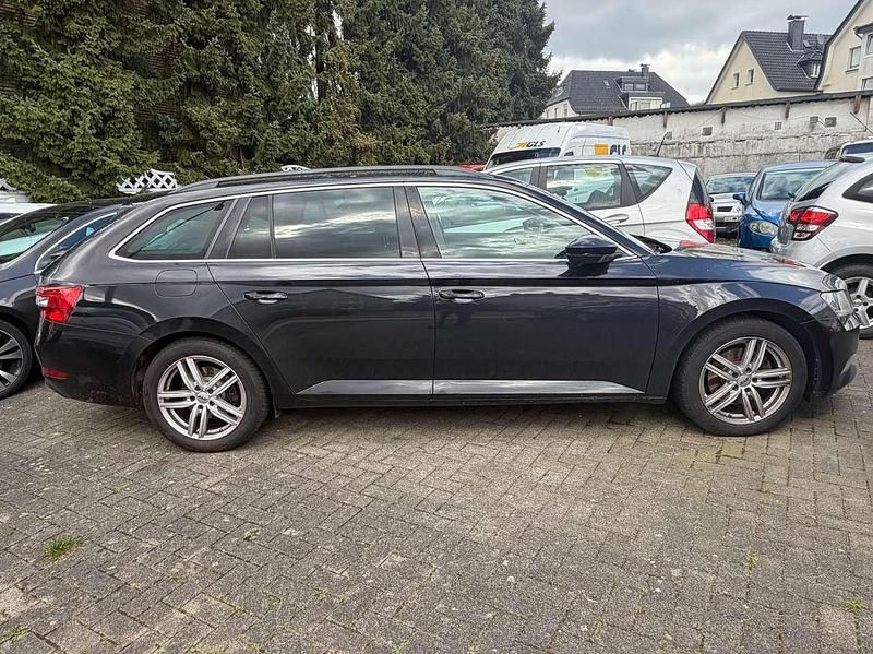 Gebraucht Skoda Superb Ambition 120 PS (88 kW) 2016 Schwarz Kombi